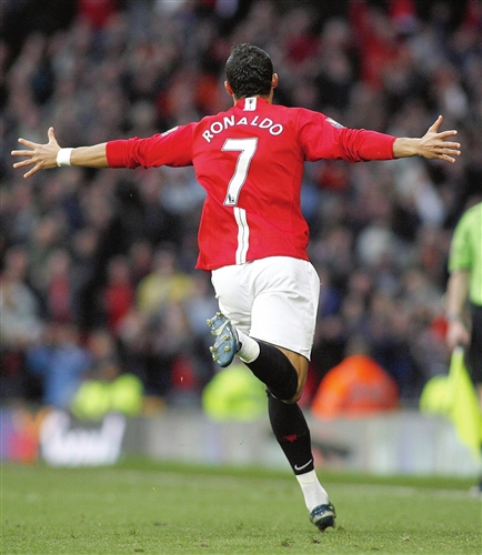 她不仅仅在 她不仅仅在